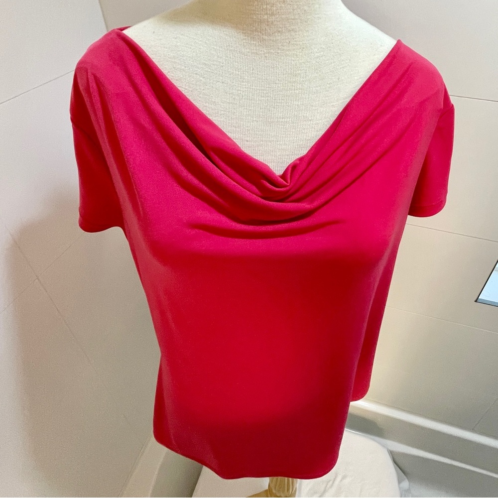 Stretchy bright pink sleeveless work shirt